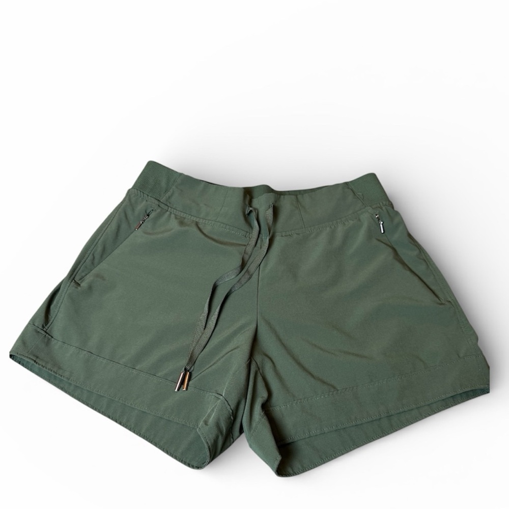 CALIA by Carrie Underwood shorts with sewn cuffs amd zipper pockets size XS